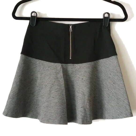 Wilfred Exposed Zipper Flounce Mini Skirt 2 Italian Fabric Colorblock Gray Black - Picture 2 of 7